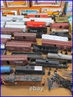 HUGE Vintage HO Gauge Scale Trains Locomotives Engines Cars Tracks & Parts Lot