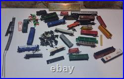Lot of over 25 Vintage HO Scale Model Train Cars & Parts Penn Central Walthers