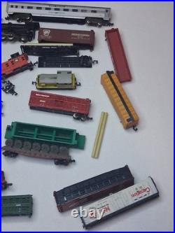 Lot of over 25 Vintage HO Scale Model Train Cars & Parts Penn Central Walthers