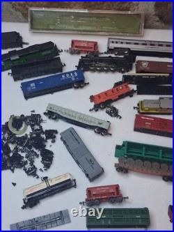 Lot of over 25 Vintage HO Scale Model Train Cars & Parts Penn Central Walthers