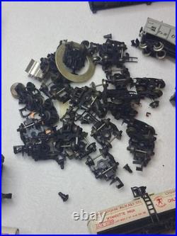 Lot of over 25 Vintage HO Scale Model Train Cars & Parts Penn Central Walthers