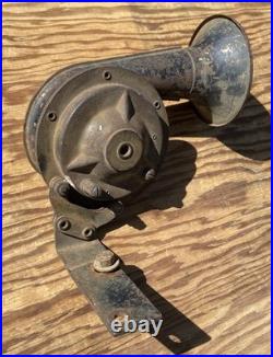 Old Vintage Antique Automobile Vehicle Car Auto Truck Horn Part with Bracket