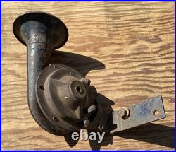 Old Vintage Antique Automobile Vehicle Car Auto Truck Horn Part with Bracket