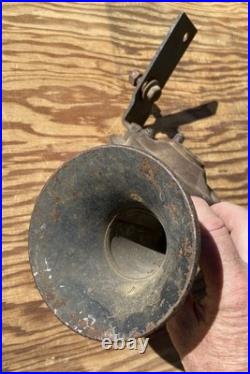 Old Vintage Antique Automobile Vehicle Car Auto Truck Horn Part with Bracket