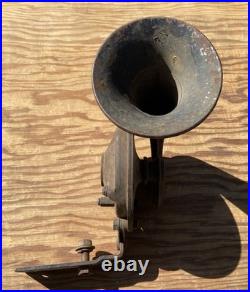 Old Vintage Antique Automobile Vehicle Car Auto Truck Horn Part with Bracket Old Vintage Antique Automobile Vehicle Car Auto Truck Horn Part with Bracket