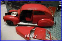 VINTAGE MODEL LOT OF1BUILT PARTS WITH BOX 19 lot 0 1 0 0