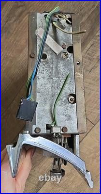 VTG Oldsmobile Model 982029 Delco Radio Salvaged Car Part