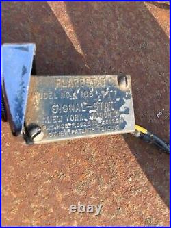 Vintage Flarestat 4-way Flasher hazard warning Switch Light signal International
