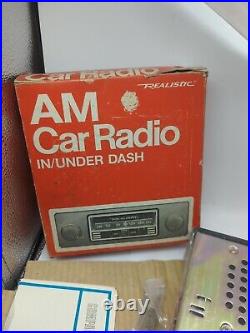 Vintage Realistic AM Car truck Stereo 12-1352 UNUSED FOR PARTS DISPLAY