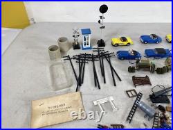Vintage Slot Cars & Decorations People Sign Telephone Pole Parts Lot 63E74