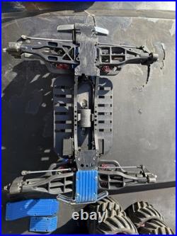 Vintage Traxxas Emaxx E Maxx 3906 Roller Slider Parts